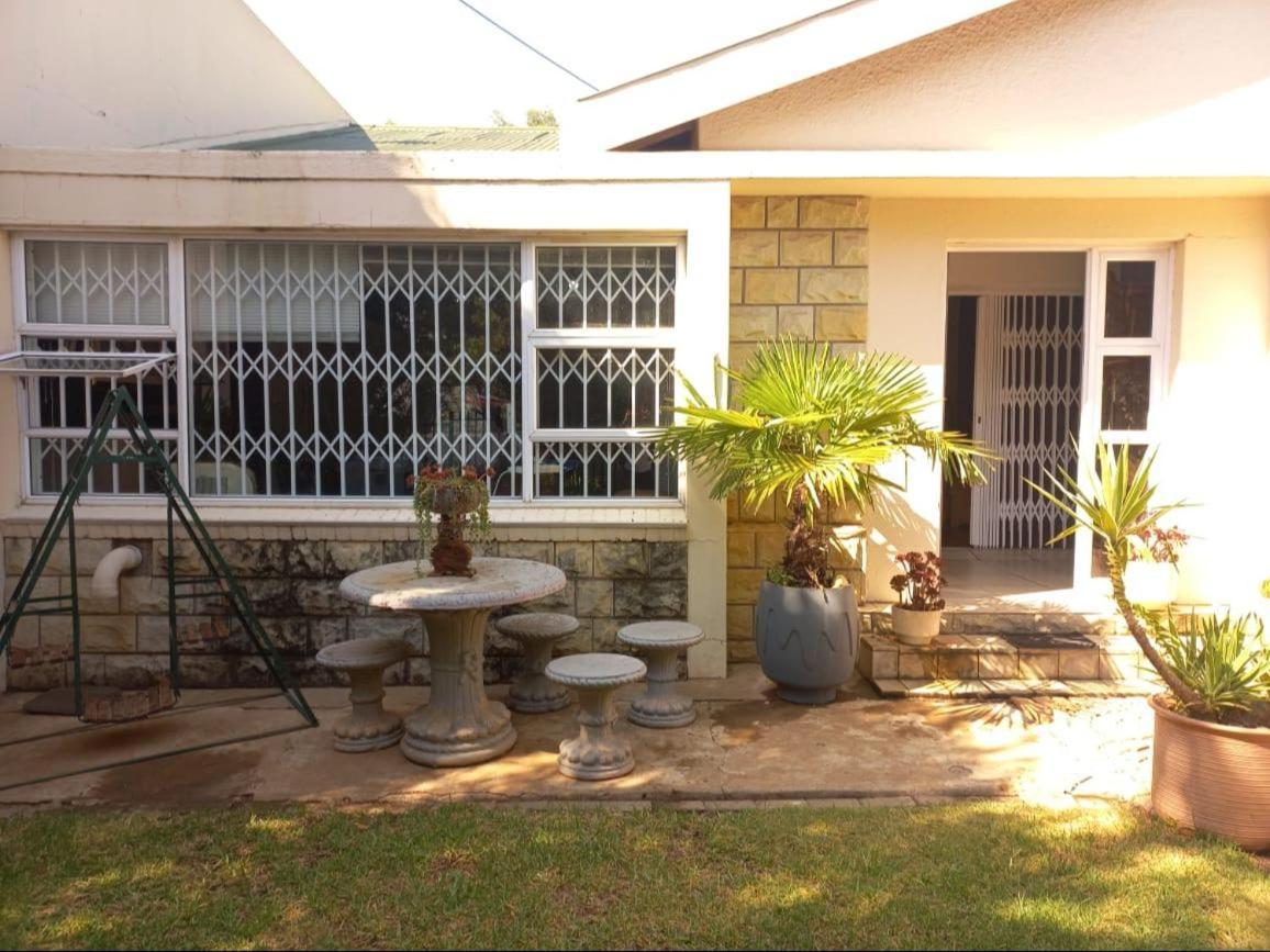 Anri Guesthouse Bloemfontein Exterior foto